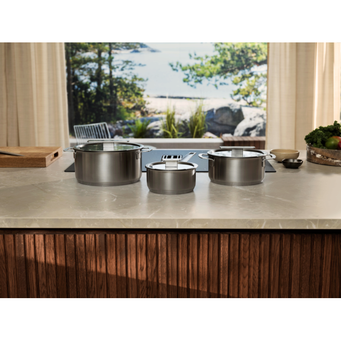 Cook an array of dishes with this quality 3-Piece Pot Set.