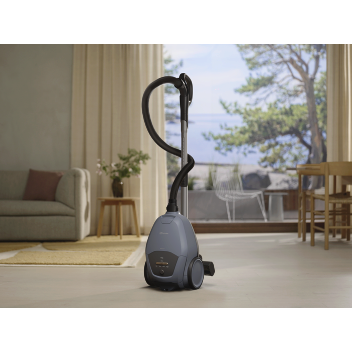 700 Silent Bagged Cleaner – silent power for everyday cleaning.