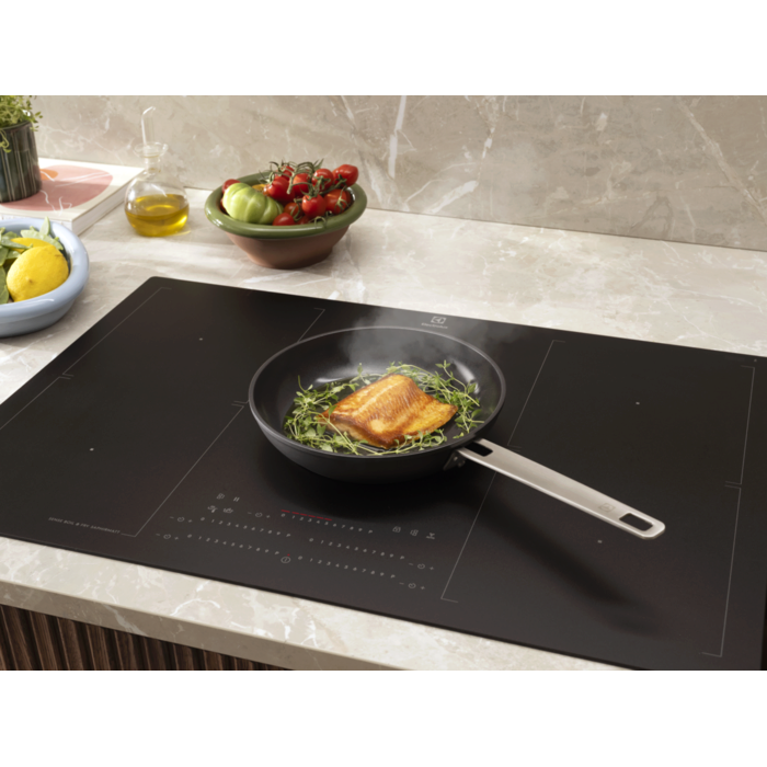 A versatile kitchen essential to cook with non-stick ease.