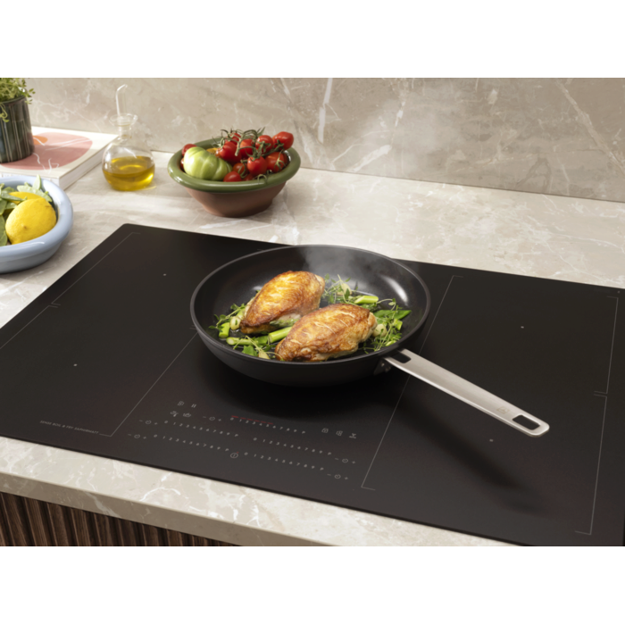 A versatile kitchen essential to cook with non-stick ease.