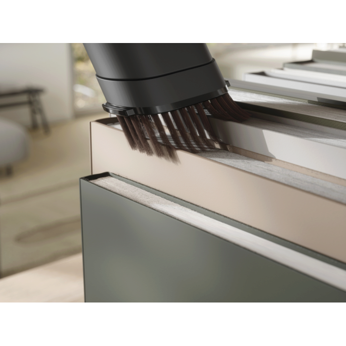 Soft bristles lift dust from everyday surfaces with ease