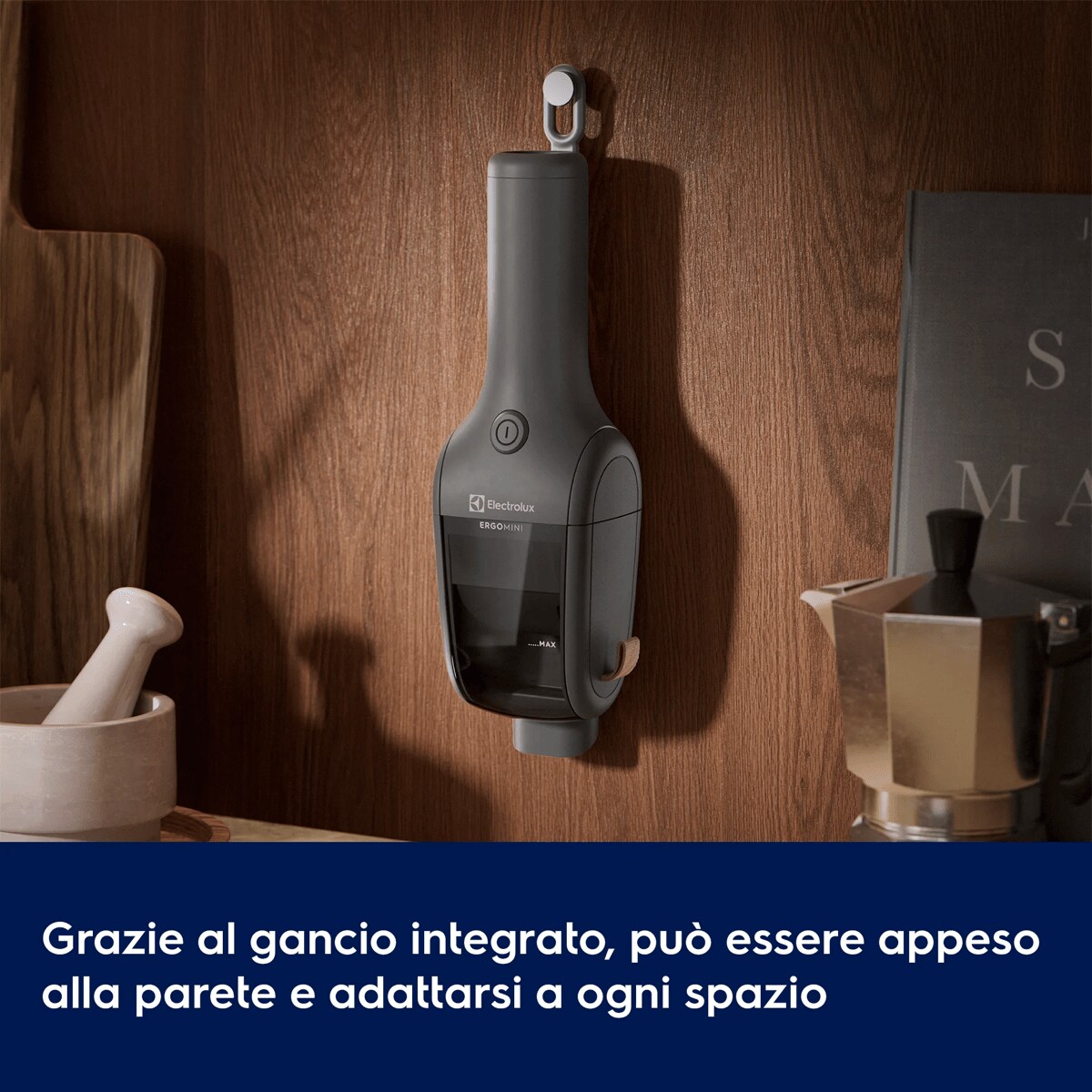 Grazie al gancio integrato, può essere appeso alla parete e adattarsi a ogni spazio