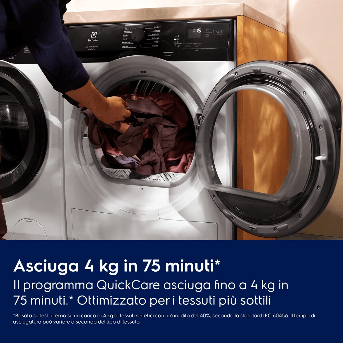 Asciuga 4 kg in 75 minuti* Il programma QuickCare asciuga fino a 4 kg in 75 minuti.* Ottimizzato per i tessuti più sottili     *Basato su test interno su un carico di 4 kg di tessuti sintetici con un'umidità del 40%, secondo lo standard IEC 60456. Il tempo di asciugatura può variare a seconda del tipo di tessuto.