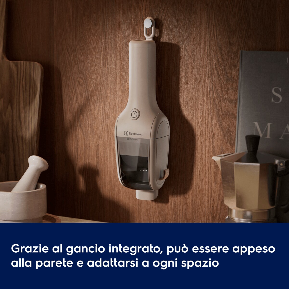 Grazie al gancio integrato, può essere appeso alla parete e adattarsi a ogni spazio