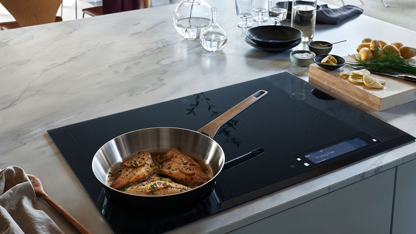 Electrolux Piano Cottura Induzione 4 Fuochi Larghezza 77 Cm In Vetroceramica Colore Nero Kis82453iz Serie 700 Senseboil P 437385
