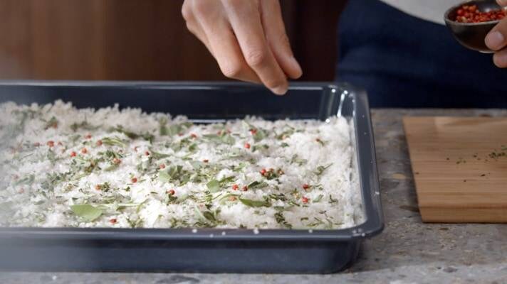 Sale con erbe e pepe