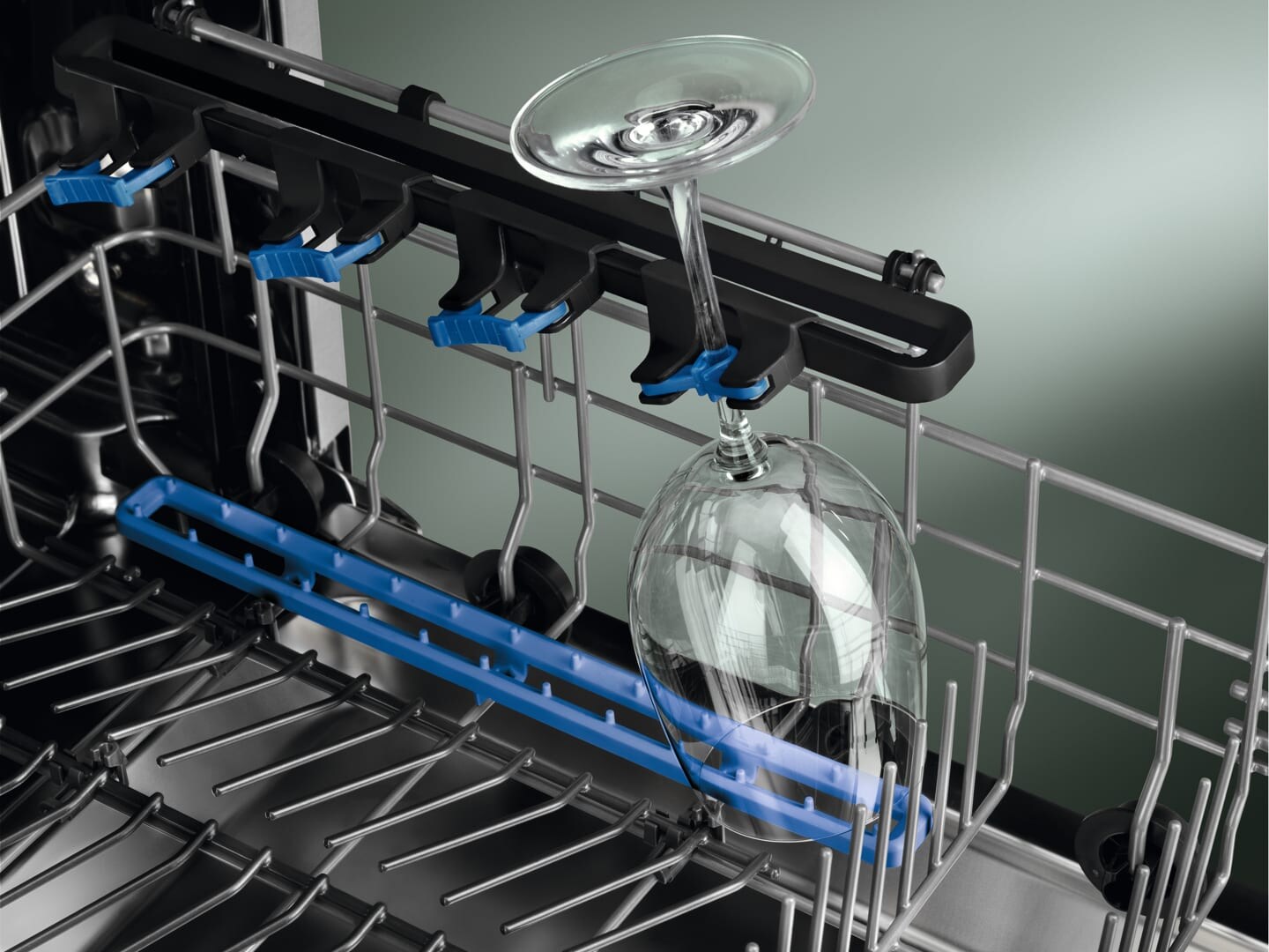 Lavastoviglie con portabicchieri