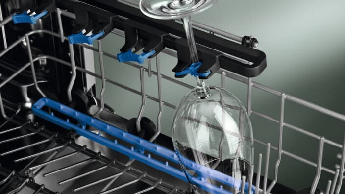 Lavastoviglie con portabicchieri