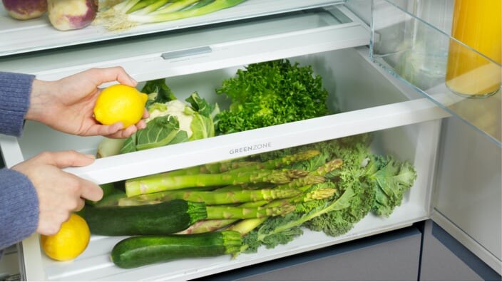 Verdure nel cassetto del frigorifero