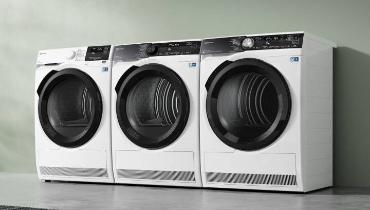 Tre diverse asciugatrici Electrolux poste l'una accanto all'altra